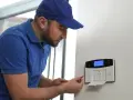 Jak zamontować alarm w domu? Poradnik krok po kroku