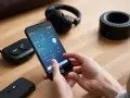 Jak podgłośnić słuchawki bezprzewodowe? Skuteczne metody na Android, iOS, Win