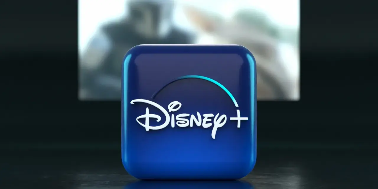 Ikona Disney+ na tle postaci z Gwiezdnych Wojen. Idealna okazja, by skorzystać z disney plus promocja i zanurzyć się w galaktyce!
