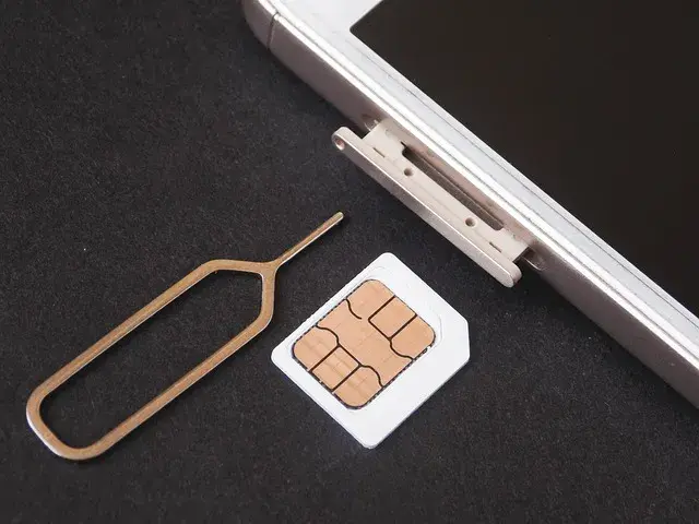 Jak włożyć kartę SIM do iPhone'a? Prosty przewodnik krok po kroku