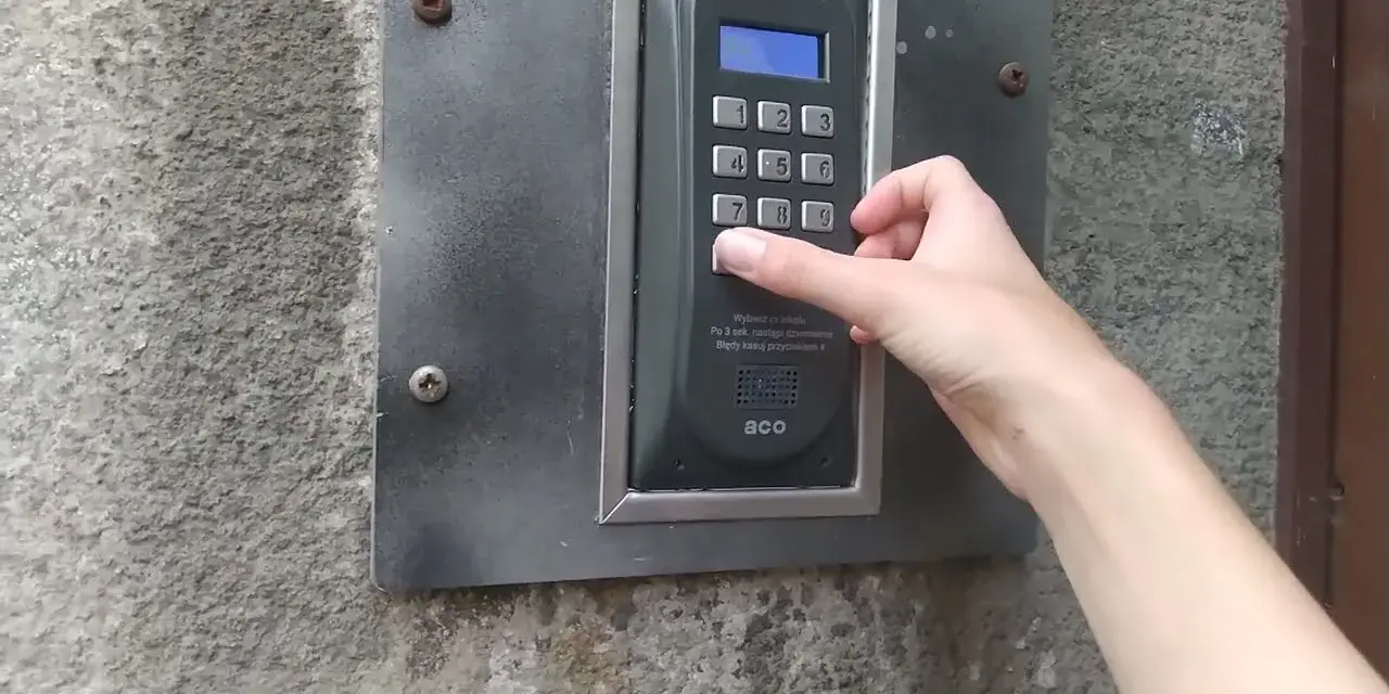 Jak odblokować domofon? Sprawdzone metody i porady