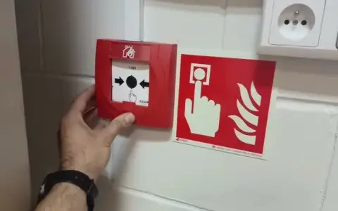 Alarm pożarowy w domu? Jak wyłączyć i zapobiec fałszywym alarmom