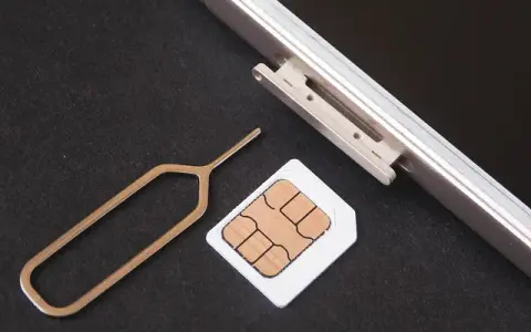 Jak włożyć kartę SIM do iPhone'a? Prosty przewodnik krok po kroku