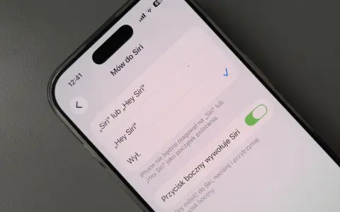 Ustawienia iPhone'a: aktywacja Siri po polsku przez komendę głosową lub przycisk boczny.